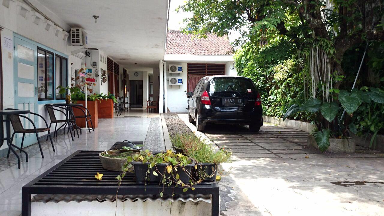 Isro Guesthouse Syariah Kepanjen エクステリア 写真