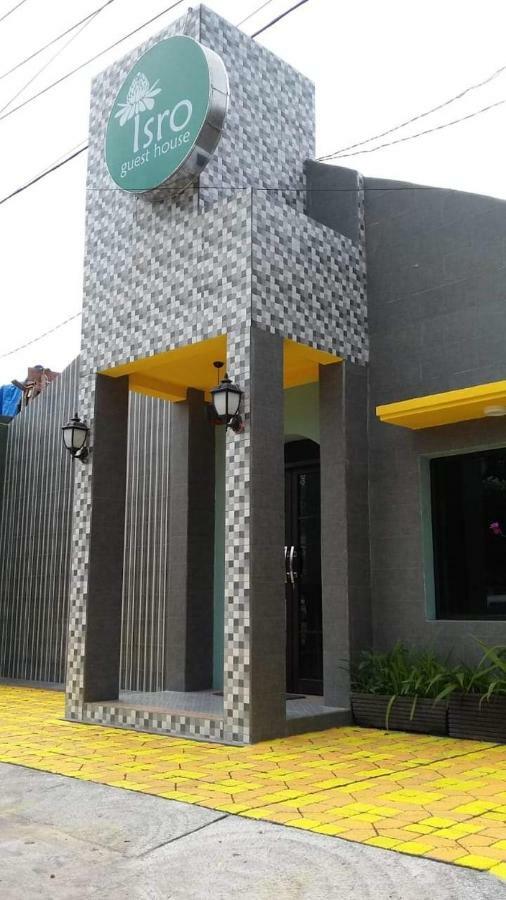 Isro Guesthouse Syariah Kepanjen エクステリア 写真